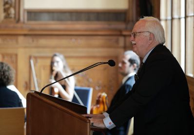 Am 15. Oktober 2018 &uuml;berreichte Sektionschef J&uuml;rgen Meindl das &Ouml;sterreichische Ehrenkreuz f&uuml;r Wissenschaft und Kunst I. Klasse an B&aacute;lint Andr&aacute;s Varga und den Berufstitel Professor an Anton Gatnar (im Bild).