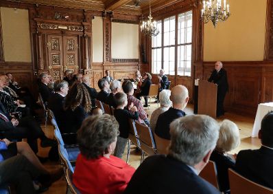 Am 15. Oktober 2018 &uuml;berreichte Sektionschef J&uuml;rgen Meindl das &Ouml;sterreichische Ehrenkreuz f&uuml;r Wissenschaft und Kunst I. Klasse an B&aacute;lint Andr&aacute;s Varga und den Berufstitel Professor an Anton Gatnar (r.).
