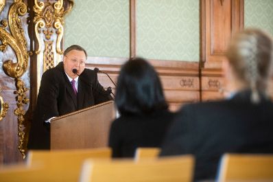 Am 22. Oktober 2018 &uuml;berreichte Reinhold Hohengartner (im Bild) das &Ouml;sterreichische Ehrenkreuz f&uuml;r Wissenschaft und Kunst an Hubert Waldner.