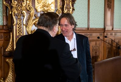 Am 22. Oktober 2018 &uuml;berreichte Reinhold Hohengartner (l.) das &Ouml;sterreichische Ehrenkreuz f&uuml;r Wissenschaft und Kunst an Hubert Waldner (r.).