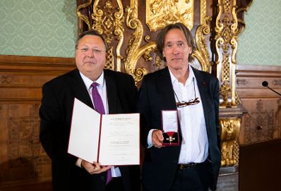 Am 22. Oktober 2018 &uuml;berreichte Reinhold Hohengartner (l.) das &Ouml;sterreichische Ehrenkreuz f&uuml;r Wissenschaft und Kunst an Hubert Waldner (r.).