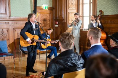 Am 22. Oktober 2018 &uuml;berreichte Reinhold Hohengartner das &Ouml;sterreichische Ehrenkreuz f&uuml;r Wissenschaft und Kunst an Hubert Waldner (l.).