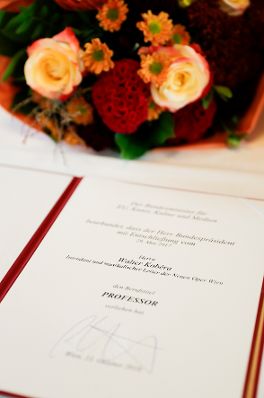 Am 23. Oktober 2018 wurden die Urkunden &uuml;ber die Verleihung des Berufstitels Professorin an Mechthild Bartolomey und des Berufstitels Professor an Walter Kob&eacute;ra &uuml;berreicht.