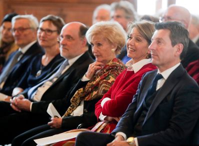 Am 23. Oktober 2018 wurden die Urkunden &uuml;ber die Verleihung des Berufstitels Professorin an Mechthild Bartolomey und des Berufstitels Professor an Walter Kob&eacute;ra &uuml;berreicht.