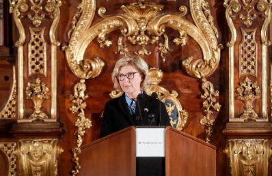 Am 23. Oktober 2018 wurden die Urkunden &uuml;ber die Verleihung des Berufstitels Professorin an Mechthild Bartolomey und des Berufstitels Professor an Walter Kob&eacute;ra &uuml;berreicht. Im Bild Laudatorin Heide Tenner.