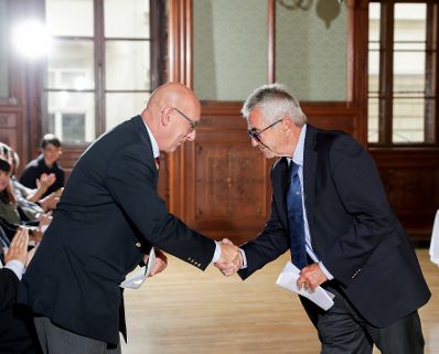 Am 23. Oktober 2018 &uuml;berreichte Ministerialrat Reinhold Hohengartner das Goldene Ehrenzeichen f&uuml;r Verdienste um die Republik &Ouml;sterreich an Gerhard Hermanky (l.) und Karl Novak. Im Bild der Laudator Franz Zach (r.).