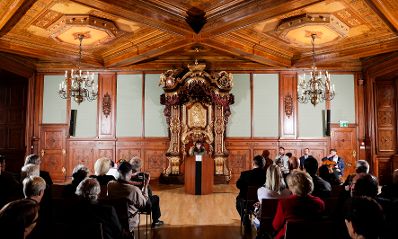Am 23. Oktober 2018 &uuml;berreichte Ministerialrat Reinhold Hohengartner das Goldene Ehrenzeichen f&uuml;r Verdienste um die Republik &Ouml;sterreich an Gerhard Hermanky und Karl Novak. Im Bild die Laudatorin Berthild Zierl.