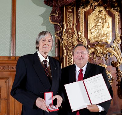 Am 23. Oktober 2018 &uuml;berreichte Ministerialrat Reinhold Hohengartner (r.) das Goldene Ehrenzeichen f&uuml;r Verdienste um die Republik &Ouml;sterreich an Gerhard Hermanky und Karl Novak (l.).