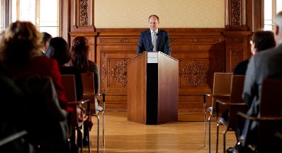 Am 7. November 2018 &uuml;berreichte Christian Kircher (im Bild) das &Ouml;sterreichische Ehrenkreuz f&uuml;r Wissenschaft und Kunst I. Klasse an Gregor Hatala.