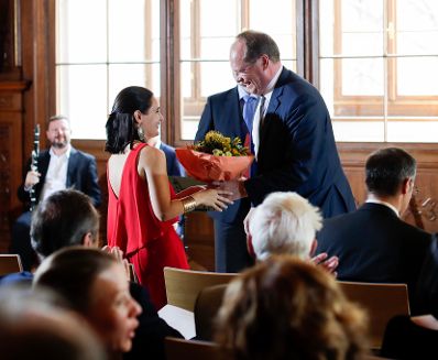 Am 7. November 2018 &uuml;berreichte Christian Kircher (r.) das &Ouml;sterreichische Ehrenkreuz f&uuml;r Wissenschaft und Kunst I. Klasse an Gregor Hatala.