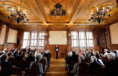 Am 7. November 2018 &uuml;berreichte Sektionschef J&uuml;rgen Meindl (im Bild) das Gro&szlig;e Ehrenzeichen f&uuml;r Verdienste um die Republik &Ouml;sterreich an Karin Kathrein und die Urkunde &uuml;ber die Verleihung des Berufstitels Professor an Stephan-Matthias Lademann.