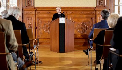 Am 7. November 2018 &uuml;berreichte Sektionschef J&uuml;rgen Meindl das Gro&szlig;e Ehrenzeichen f&uuml;r Verdienste um die Republik &Ouml;sterreich an Karin Kathrein und die Urkunde &uuml;ber die Verleihung des Berufstitels Professor an Stephan-Matthias Lademann. Im Bild die Laudatorin Karin Bergmann.