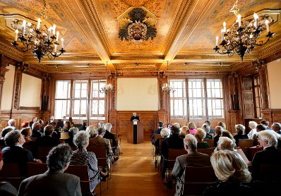 Am 7. November 2018 &uuml;berreichte Sektionschef J&uuml;rgen Meindl das Gro&szlig;e Ehrenzeichen f&uuml;r Verdienste um die Republik &Ouml;sterreich an Karin Kathrein und die Urkunde &uuml;ber die Verleihung des Berufstitels Professor an Stephan-Matthias Lademann. Im Bild die Laudatorin Karin Bergmann.