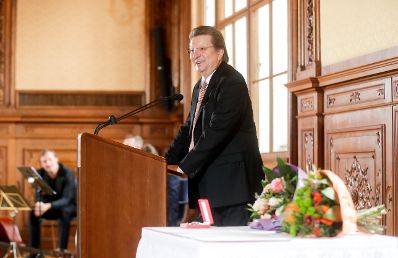Am 7. November 2018 &uuml;berreichte Sektionschef J&uuml;rgen Meindl das Gro&szlig;e Ehrenzeichen f&uuml;r Verdienste um die Republik &Ouml;sterreich an Karin Kathrein und die Urkunde &uuml;ber die Verleihung des Berufstitels Professor an Stephan-Matthias Lademann. Im Bild der Laudator Benno Schollum.