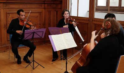 Am 26. November 2018 wurde das Gro&szlig;e Ehrenzeichen f&uuml;r Verdienste um die Republik &Ouml;sterreich an Harald Mandl (Autorenname Matthias Mander) verliehen.