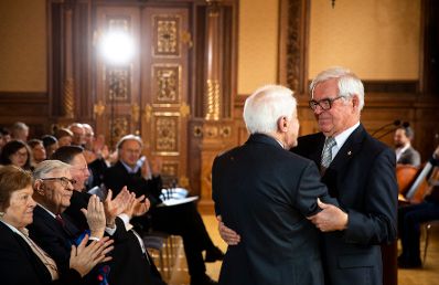 Am 3. Dezember 2018 wurden die Goldenen Ehrenzeichen f&uuml;r Verdienste um die Republik &Ouml;sterreich an Gerhard Heinz und Helmut Steubl (l.) &uuml;berreicht. Im Bild mit dem Laudator Johann Turek (r.).