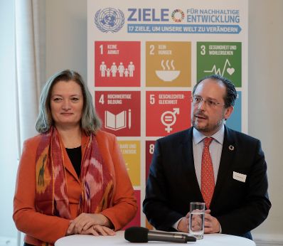 Am 3. Dezember 2018 fand die Veranstaltung &quot;Generation 2030: Together for a Good Life for Everyone&quot; im Bundeskanzleramt statt. Im Bild Sektionsleiterin D&eacute;sir&eacute;e Schweitzer (l.) und Sektionsleiter Alexander Schallenberg (r.).