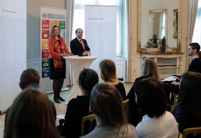 Am 3. Dezember 2018 fand die Veranstaltung &quot;Generation 2030: Together for a Good Life for Everyone&quot; im Bundeskanzleramt statt. Im Bild Sektionsleiterin D&eacute;sir&eacute;e Schweitzer (l.) und Sektionsleiter Alexander Schallenberg (r.).