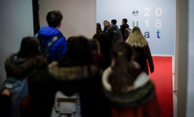 Am 19. Dezember 2018 fand eine Tag der offenen T&uuml;r im Austria Center Vienna statt zum Abschluss des EU-Ratvorsitzes. Im Bild Sch&uuml;ler bei der Besichtigung der R&auml;ume.