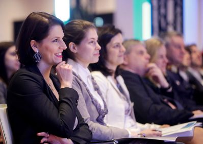 Am 19. Dezember 2018 fand eine Tag der offenen T&uuml;r im Austria Center Vienna statt zum Abschluss des EU-Ratvorsitzes. Im Bild Staatssekret&auml;rin Karoline Edtstadler (l.).