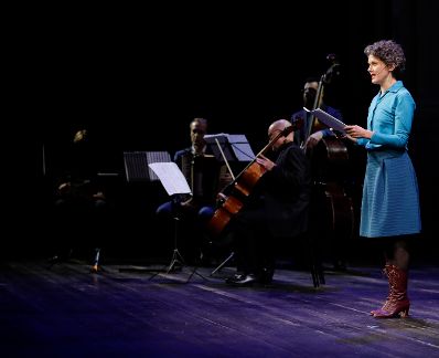 Am 4. November 2019 verlieh Sektionschef J&uuml;rgen Meindl den &Ouml;sterreichischen Buchpreis und den Deb&uuml;tpreis 2019. Im Bild Moderatorin Dorothee Hartinger.