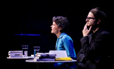 Am 4. November 2019 verlieh Sektionschef J&uuml;rgen Meindl den &Ouml;sterreichischen Buchpreis und den Deb&uuml;tpreis 2019. Im Bild Moderatorin Dorothee Hartinger (l.) und Moderator Philipp Hau&szlig; (r.).