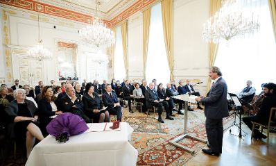 Am 22. Oktober 2019 &uuml;berreichte Sektionschef J&uuml;rgen Meindl das &Ouml;sterreichische Ehrenkreuz f&uuml;r Wissenschaft und Kunst I. Klasse an Eva Nowotny.