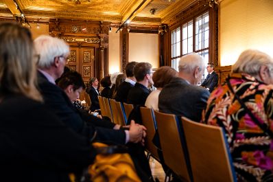 Am 28. Oktober 2019 verlieh Sektionschef J&uuml;rgen Meindl (im Bild) den &Ouml;sterreichischen Staatspreis f&uuml;r Kunstkritik an Silvia Eiblmayr.