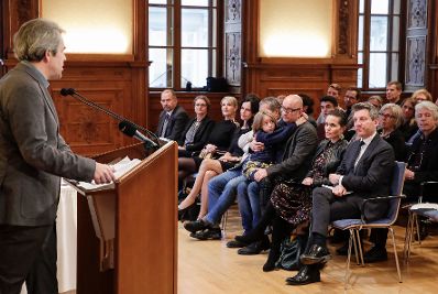 Am 12. November 2019 verlieh Sektionschef J&uuml;rgen Meindl den &Ouml;sterreichischen Staatspreis f&uuml;r Literaturkritik an Katja Gasser. Im Bild Laudator Manfred M&uuml;ller (l.).