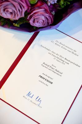 Am 11. Dezember 2019 &uuml;berreichte Sektionschef J&uuml;rgen Meindl die Urkunde &uuml;ber die Verleihung des Berufstitels Professor an Rudolf Dolezal.