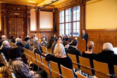 Am 11. Dezember 2019 &uuml;berreichte Sektionschef J&uuml;rgen Meindl (r.) die Urkunde &uuml;ber die Verleihung des Berufstitels Professor an Rudolf Dolezal.