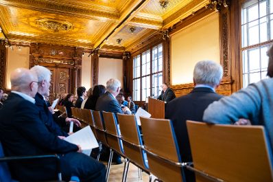 Am 13. Dezember 2019 &uuml;berreichte Reinhold Hohengartner (m.r.) das &Ouml;sterreichische Ehrenkreuz f&uuml;r Wissenschaft und Kunst an Eno Peci und die Urkunde &uuml;ber die Verleihung des Berufstitels Professor an Fate Velaj.