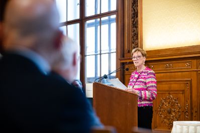 Am 13. Dezember 2019 &uuml;berreichte Reinhold Hohengartner das &Ouml;sterreichische Ehrenkreuz f&uuml;r Wissenschaft und Kunst an Eno Peci und die Urkunde &uuml;ber die Verleihung des Berufstitels Professor an Fate Velaj. Im Bild die Laudatorin Gunhild Oberzaucher-Sch&uuml;ller.