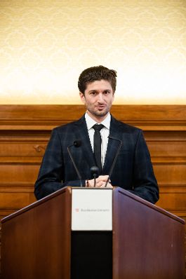 Am 13. Dezember 2019 &uuml;berreichte Reinhold Hohengartner das &Ouml;sterreichische Ehrenkreuz f&uuml;r Wissenschaft und Kunst an Eno Peci (im Bild) und die Urkunde &uuml;ber die Verleihung des Berufstitels Professor an Fate Velaj.