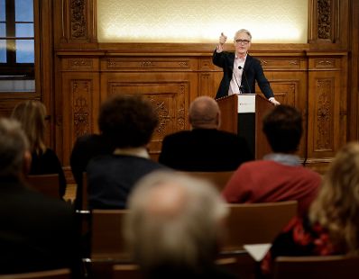 Am 16. Dezember 2019 &uuml;berreichte Sektionschef J&uuml;rgen Meindl die Urkunde &uuml;ber die Verleihung des Berufstitels Professor an Christian Ankowitsch.