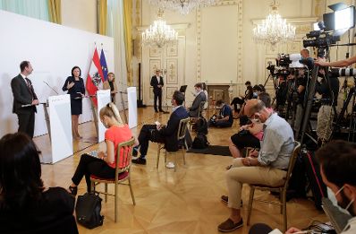 Am 27. August 2020 fand ein Pressestatement zu den Ma&szlig;nahmen gegen die Krise im Bundeskanzleramt statt.