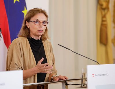 Am 27. August 2020 fand ein Pressestatement zu den Ma&szlig;nahmen gegen die Krise im Bundeskanzleramt statt. Im Bild Susanne Kraus-Winkler (r.), Obfrau im Fachverband Hotellerie in der Wirtschaftskammer &Ouml;sterreich.