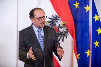 Bundesminister Alexander Schallenberg beim Doorstep vor dem Ministerrat am 9. September 2020