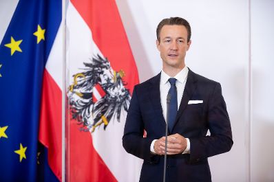 Bundesminister Gernot Bl&uuml;mel beim Doorstep vor dem Ministerrat am 9. September 2020