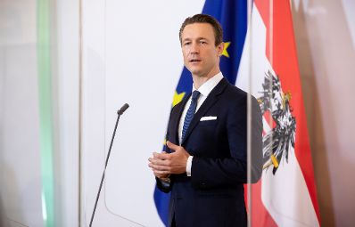 Bundesminister Gernot Bl&uuml;mel beim Doorstep vor dem Ministerrat am 9. September 2020