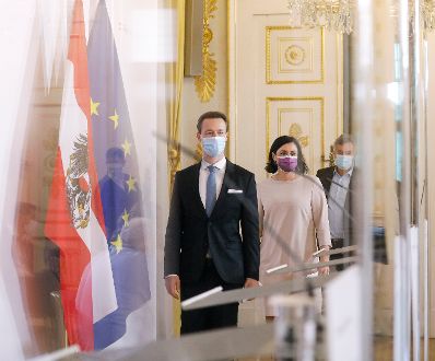 Am 25. September 2020 fand ein Pressestatement zu den Ma&szlig;nahmen gegen die Krise im Bundeskanzleramt statt. Im Bild (v.r.n.l.) Bundesminister Gernot Bl&uuml;mel, Bundesministerin Elisabeth K&ouml;stinger und Vizekanzler Wernern Kogler.