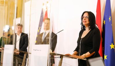 Im Bild (v.l.n.r.) Bundesministerin Elisabeth K&ouml;stinger, Vizekanzler Werner Kogler, Bundesminister Gernot Bl&uuml;mel und Staatssekret&auml;rin Andrea Mayer beim Pressefoyer nach dem Ministerrat am 7. Oktober 2020.