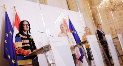 Im Bild (v.l.n.r.) Staatssekret&auml;rin Andrea Mayer, Bundesministerin Christine Aschbacher, Bundesministerin Margarete Schramb&ouml;ck und Bundesminister Karl Nehammer beim Pressefoyer nach dem Ministerrat am 21. Oktober 2020.