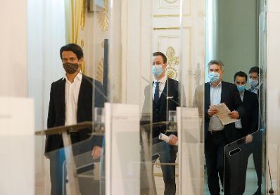 Am 23. November 2020 fand ein Pressestatement zu den Ma&szlig;nahmen gegen die Krise im Bundeskanzleramt statt. Im Bild (v.l.n.r.) Gesch&auml;ftsf&uuml;hrer der COFAG - Bernhard Perner, Bundesminister Gernot Bl&uuml;mel, Vizekanzler Werner Kogler und Gesch&auml;ftsf&uuml;hrer der COFAG - Marc Schimpel.