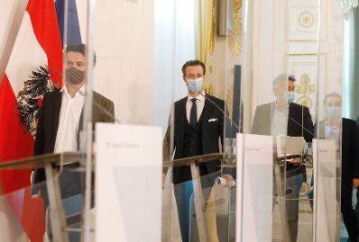 Am 23. November 2020 fand ein Pressestatement zu den Ma&szlig;nahmen gegen die Krise im Bundeskanzleramt statt. Im Bild (v.l.n.r.) Gesch&auml;ftsf&uuml;hrer der COFAG - Bernhard Perner, Bundesminister Gernot Bl&uuml;mel, Vizekanzler Werner Kogler und Gesch&auml;ftsf&uuml;hrer der COFAG - Marc Schimpel.