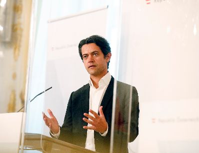 Am 23. November 2020 fand ein Pressestatement zu den Ma&szlig;nahmen gegen die Krise im Bundeskanzleramt statt. Im Bild Gesch&auml;ftsf&uuml;hrer der COFAG - Bernhard Perner.