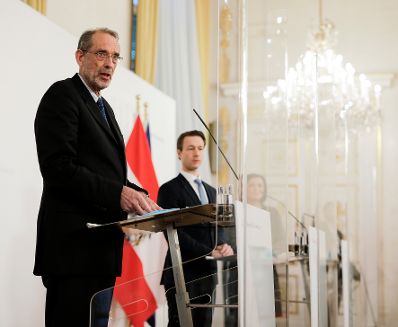 Am 2. Dezember 2020 fand ein Pressestatement zu den Ma&szlig;nahmen gegen die Krise im Bundeskanzleramt statt. Im Bild (v.l.n.r.) Bundesminister Heinz Fa&szlig;mann, Bundesminister Gernot Bl&uuml;mel und Bundesministerin Elisabeth K&ouml;stinger.