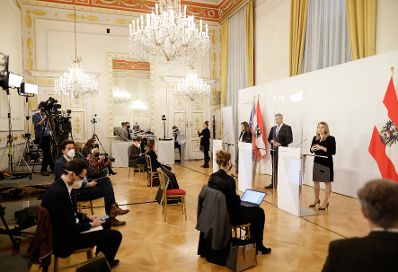 Im Bild Bundesministerin Alma Zadi&aelig;, Bundesminister Karl Nehammer und Bundesministerin Susanne Raab nach dem Ministerrat am 16. Dezember 2020.