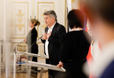 Am 17. Dezember 2020 fand ein Pressestatement zu den Ma&szlig;nahmen gegen die Krise im Bundeskanzleramt statt. Im Bild Vizekanzler Werner Kogler (l.) und Bundesministerin Elisabeth K&ouml;stinger (r.).