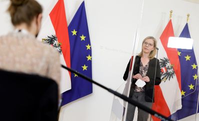 Im Bild Bundesministerin Leonore Gewessler beim Doorstep vor dem Ministerrat am 26. Mai 2021.